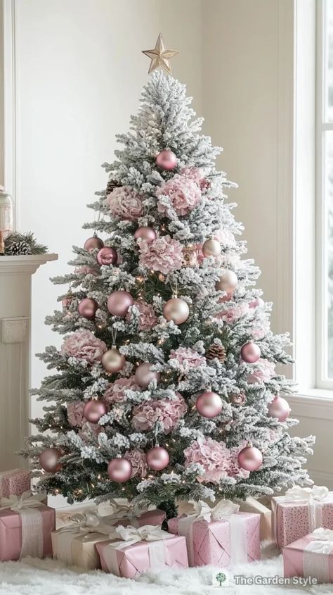 Christmas Tree Pink And White, Vintage Pink Christmas Tree, Christmas Tree Pink Decorations, Christmas Tree Ideas Pink, Light Pink Christmas Tree, Christmas Decor Ideas Pink, Pink And White Christmas Decor, Christmas Tree Decorations Pink, Pink Christmas House