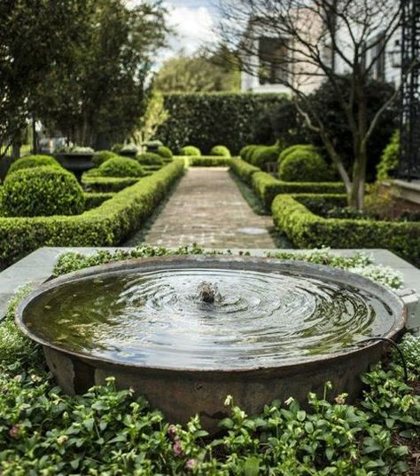 Italian Garden Design, Cottage Houses, Garden Pathways, Tudor Cottage, Walkway Landscaping, Garden Water Feature, Planting Design, Country Gardens, Rustic Italian