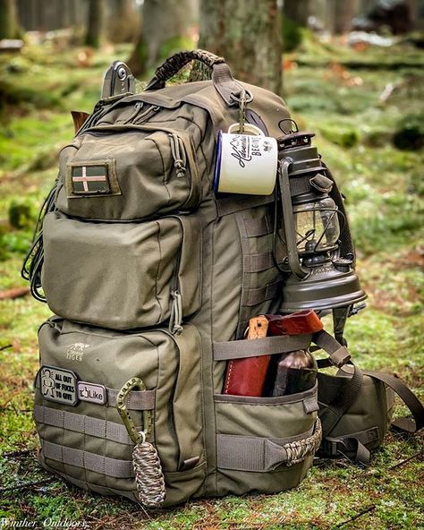 🌲🌲🌲🌲🌲 #bushcraft #tasmaniantiger #bushcrafter #woodsman #survival #military #nature #uteliv #svarogych #feuerhand #backpack #casström… Bushcraft Backpack, Bushcraft Kit, Bushcraft Shelter, Camping Accesorios, Survival Backpack, Bushcraft Gear, Survival Bag, Bushcraft Camping, Tactical Backpack