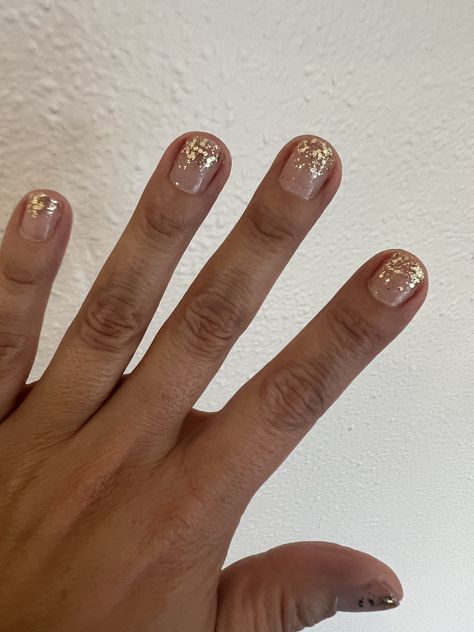 Glitter tips Short Nail Glitter Tip, Gold Sparkle Nails Short, Short Gold Glitter Nails, Gold Short Nails, Glitter Nails Gold, Gold Glittery Nails, Gold Sparkle Nails, Glitter Tip Nails, Glitter Tips