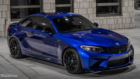 The process took three days and as you can see in the shots, the results are amazing! Midnight Blue Car, Bmw X5 Blue, Blue Sports Car, M2 Bmw, Blue Bmw Aesthetic, Bmw Blue Cars, Blue Car From Cars, Blue Bmw, Bmw Bike