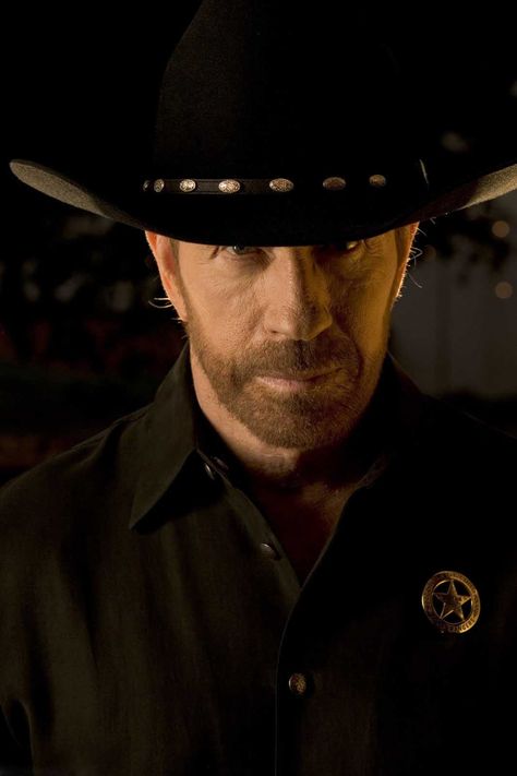 Chuck Norris. - Walker, Texas Ranger (TV Series 1993–2001) Chuck Norris Walker Texas Ranger, Chuck Norris Movies, Old Western Actors, Chuck Norris Memes, Cordell Walker, Chuck Norris Jokes, Walker Texas Ranger, Walker Texas Rangers, Gotham Joker