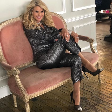 Christie Brinkley Hair, Christy Brinkley, Christie Brinkley, Celebrity Trends, Leather Skirt, Bodycon Dress, Felt, Sparkle, Log In