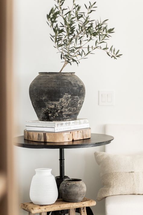 We have yet to find THE indoor olive tree that will fill this corner of our home, so instead we created our own olive tree set-up to hold its place!! We know our ollie is out there somewhere, but not mad about what’s going on in the meantime! | Design and Photography by Public 311 Design | #pottedolivetree #olivetreedecor #public311design #modernfarmhousedecor #modernfarmhouselivingroomdecor #neutralmodernfarmhouseinterior #blackandwhitehomedecor Design Blogs, Deco Originale, Decor Pillows, Cheap Decor, Cheap Home Decor, Decoration Table, Home Decor Accessories, Home Decor Inspiration, Interior Inspiration