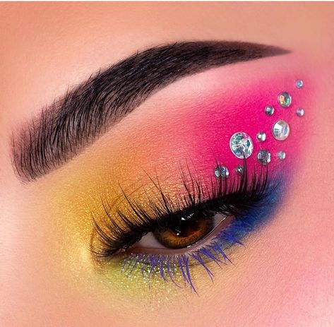 Lisa Frank Inspired Makeup, Eighties Makeup, Neon Eyeshadow Looks, Makeup Edgy, Angry Birds Game, Disco Makeup, Gem Makeup, Rainbow Eye Makeup, Make Carnaval