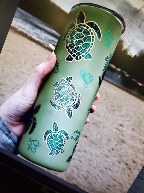 Turtle Tumbler Ideas, Beach Tumbler Cups, Peekaboo Tumbler Ideas, Glitter Things, Sublimation Cups, Tumblers Ideas, Yeti Cup Designs, Tumbler Cups Personalized, Circuit Crafts