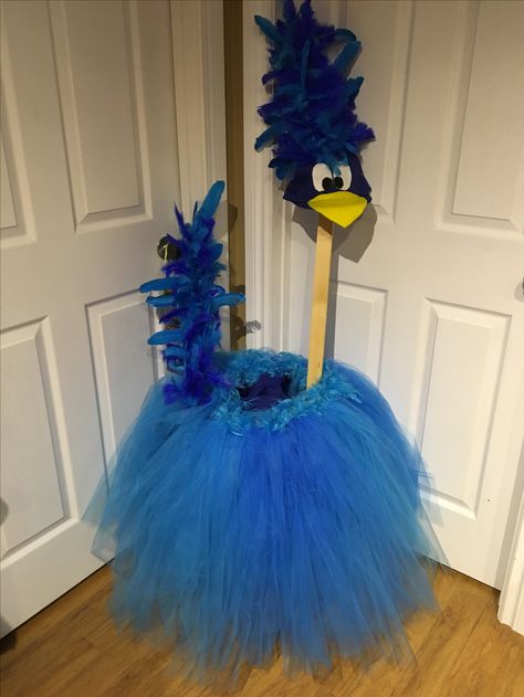 Roadrunner Costume. Turned out so cute. Adult size. Diy Looney Tunes Costume, Road Runner Costume Diy, Roadrunner Costume, Swan Costume Diy, Painted Pumpkins Ideas, Looney Tunes Party, Swan Costume, Kid Costumes, Halloween Food Crafts