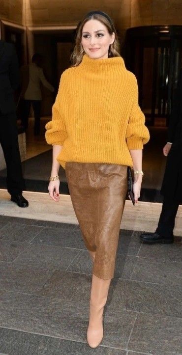 Yellow Leather Skirt Outfit, Yellow Leather Skirt, Hello Holidays, Leather Skirt Outfit, Sporty Girl, Olivia Palermo Style, Beige Skirt, Wardrobe Color, Woman Sweater