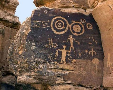 star people hopi flying shields Petroglyphs Art, Cave Drawings, Prehistoric Art, Art Premier, Cave Paintings, Ancient Mysteries, Ancient Aliens, Ancient Artifacts, Native Art