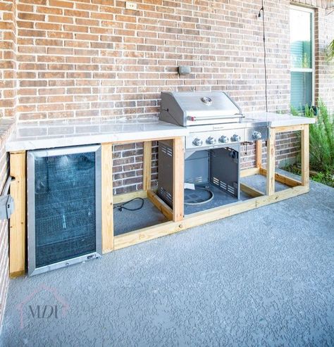 Outdoor Grill Area Diy, Outdoor Countertop, Concrete Outdoor Kitchen, Small Outdoor Kitchens, Outdoor Grill Area, Outdoor Grill Station, Outdoor Kitchen Countertops, Diy Patio Decor, Outdoor Kitchen Plans