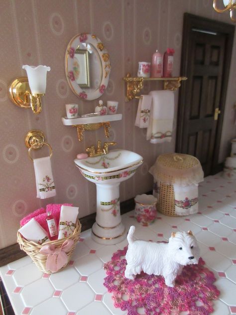 Doll Bathroom, Dolls House Shop, Dollhouse Bathroom, Barbie Doll Accessories, The Resident, Mini Doll House, Doll House Crafts, Victorian Dollhouse, Linoleum Flooring