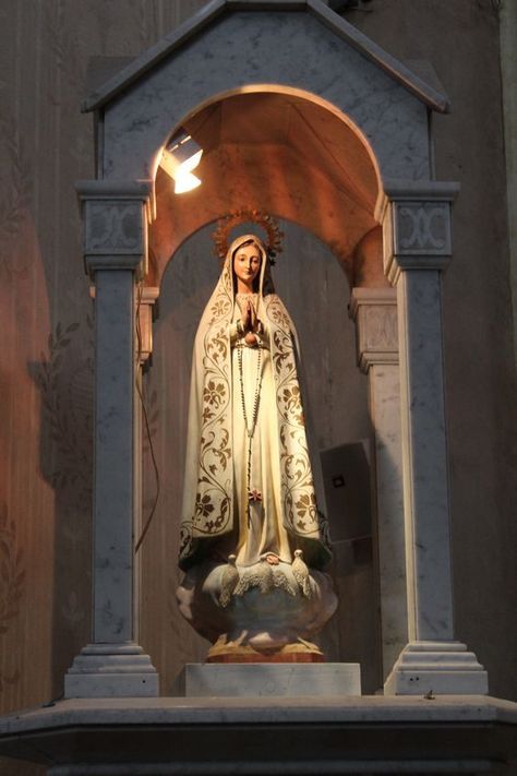 Home Altar Catholic, Blessed Mother Statue, Jesus Mother, Catholic Pictures, Virgin Mary Statue, Mama Mary, Mary Statue, Lady Of Fatima, Ayat Alkitab