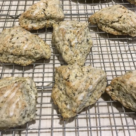 Earl Grey Scones with Vanilla Glaze – The Science of Baking Earl Grey Scones, Tea Scones Recipe, Science Of Baking, Dessert Loaf, Shop Around The Corner, Pastry Ideas, Blueberry Chocolate, Break Fast, Scones Recipe