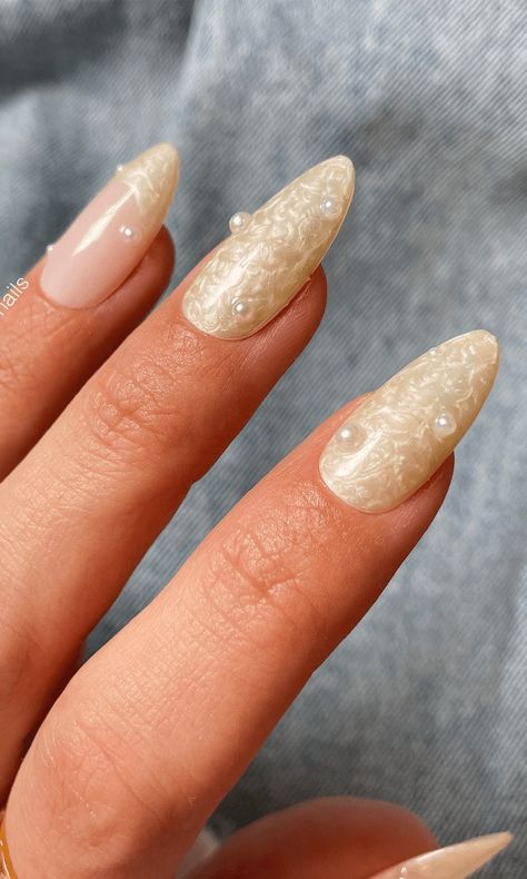 Neutral Manicure, Nail Ideas For Fall, Nails For Fall, Cream Nail, Nutrition And Mental Health, Fall Manicure, Hair Concerns, Chrome Powder, Cream Nails