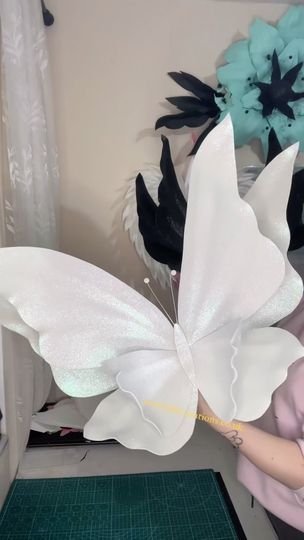 Happiness Is A Butterfly, Giant Flowers, Candy Bars, Butterfly Decorations, Tutorial Video, Big Flowers, Eva Foam, Large Flowers, Peta