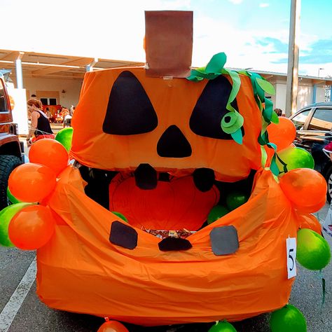 Trunk or Treat, decorate car for Halloween, Halloween Decorations Halloween Car Decorations, Trunker Treat Ideas, Ghoul Gang, Trunk Or Treat Ideas, Dekorasi Halloween, Halloween Parade, Trick R Treat, Car Decorations, Happy Thanksgiving Quotes