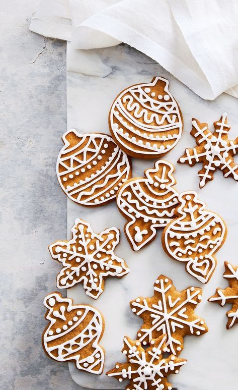 Gingerbread Cutout Cookies, Gingerbread Cutouts, Gingerbread Biscuits, Gingerbread Cookies Decorated, Cutout Cookies, Ginger Biscuits, Christmas Cutouts, Ginger Bread Cookies Recipe, White Icing