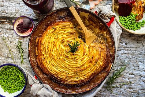 Eight delicious recipes for a comforting autumn dinner Quince Crumble, Pickled Red Cabbage, Clocks Go Back, Autumn Dinner, Shepherds Pie Recipe, Slow Cooked Lamb, Slow Cooked Beef, Lamb Shanks, Fall Dinner