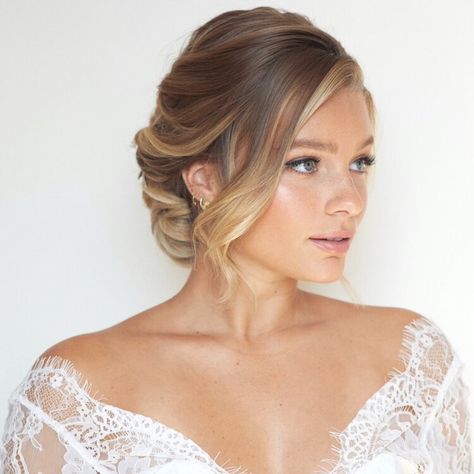 Elegant Low Bun Wedding Front View, Short Wedding Hair Front View, Low Bun Hairstyles Front View, Front Bride Hairstyles, Bride Updo Front View, Side Part Bridal Updo, Bridal Hair Updo Front View Side Part, Bridal Updo Side Part, Natural Wedding Updo