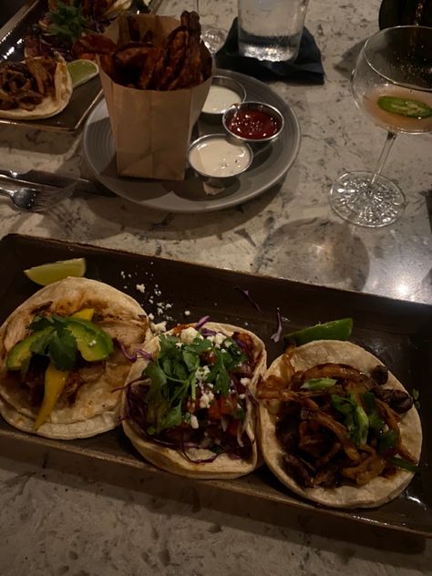 Chicken Tacos Aesthetic, Mexican Asian Fusion Food, Taco Night Aesthetic, Taco Date Night, Taco Aesthetic, Dinner Aesthetic Night, Mexican Food Night, Tacos Aesthetic, Asian Tacos