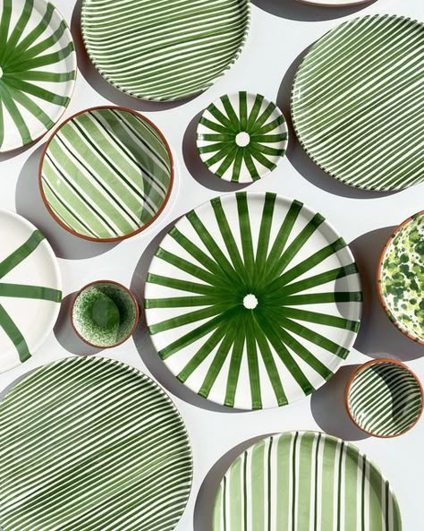 Casa Cubista on Instagram: "We’re all in on green. #madeinportugal #casacubista" Pottery Instagram, Ceramics Bowls Designs, Painted Ceramic Plates, Painted Pots Diy, Abstract Painting Techniques, Green Plates, Green Inspiration, Green Pottery, Pottery Handbuilding