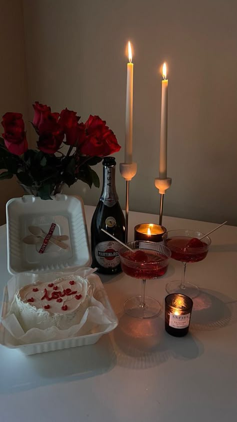 Home Valentines Dinner Ideas, Romantic Table Decorations For Two, Valentines Set Up For Him, Valentines Dinner At Home Romantic, Anniversary Set Up, Romantic Night In, Romantic Dinner Table Setting For Two, Romantic At Home Dinner, Happy Valentines Day Aesthetic