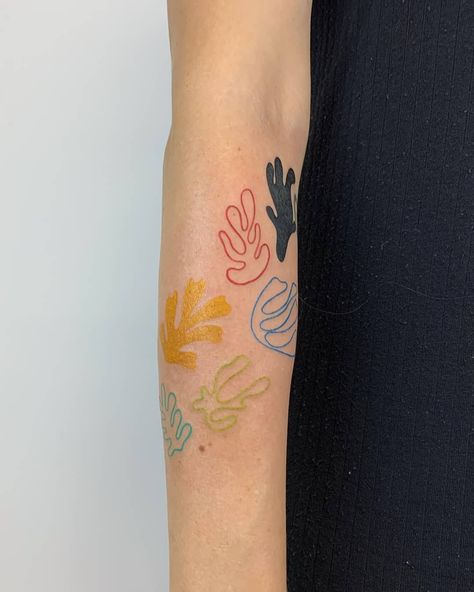 xue leng on Instagram: “A Matisse reinterpretation 🌿 Thanks Chantal! Done at @insideouttoronto #tattoo #tattooist #torontotattoo #tattoodesign…” Matisse Tattoo Leaf, Art Teacher Tattoo Ideas, Matisse Inspired Tattoos, Matisse Tattoo, Blue Tattoos, Teacher Tattoos, The Accountant, Matisse Cutouts, Tattoos Inspiration