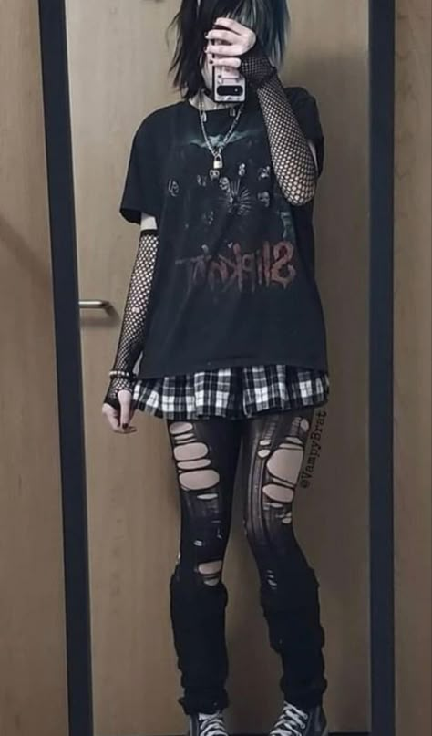 Styl Emo, Stile Punk Rock, Cute Goth Outfits, 2020 Alt, Goth Gifts, How To Impress, Alt Clothes, Alt Outfits, Dark Outfits