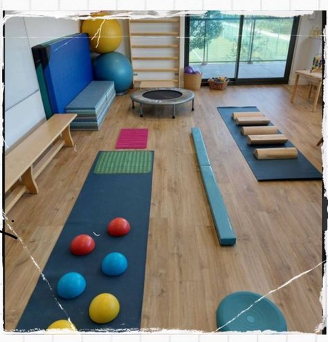 Pediatric Physiotherapy Room, Occupational Therapy Gym Ideas, Home Physical Therapy Room, Outpatient Pediatric Occupational Therapy, Pediatric Therapy Gym, Sensory Therapy Room, Occupational Therapy Room Design, Sensory Gym Occupational Therapy, Physiotherapy Pediatric