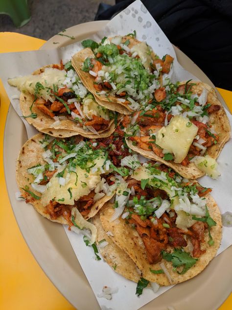 [I ate] tacos al pastor Tacos Pastor, Healthy Life Inspiration, Tacos Al Pastor, Mexican Street Food, Daily Meals, The Hub, Video Chat, Food Cravings, Vegetable Pizza