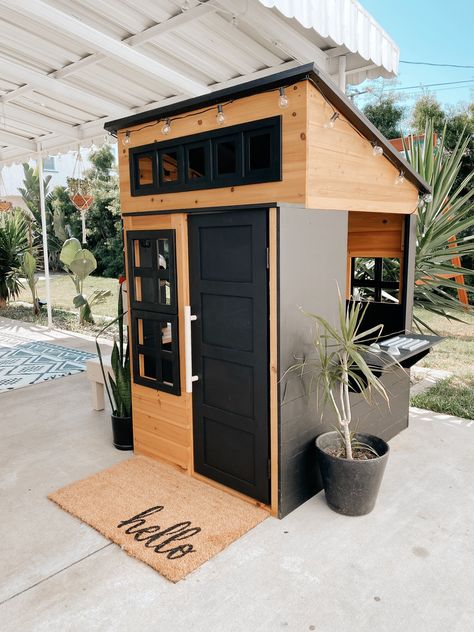 Coyote's Clubhouse: A DIY Modern Playhouse — Blanco Bungalow Diy Club House, Playhouse Designs Diy, Kids Clubhouse Ideas, Diy Wendy House, Modern Kids Playhouse, Kids Play House Outdoor, Daycare Exterior, Kids Playhouse Ideas, Backyard Clubhouse