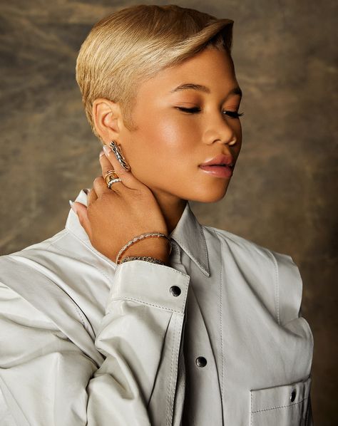 Diva Hairstyles, Ash Blonde Short Hair, Pixie Cut Black Women, Short Platinum Blonde Hair, Hair Shape, Tomboy Haircut, Short Haircuts For Black Women, Shaved Hairstyles, Storm Reid