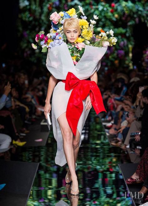 Photo feat. Gigi Hadid - Moschino - Spring/Summer 2018 Ready-to-Wear - milan - Fashion Show | Brands | The FMD #lovefmd Moschino Runway, Camp Fashion, Fantasy Clothes, College Work, Floral Inspiration, Kaia Gerber, 2018 Fashion, Jeremy Scott, Gigi Hadid