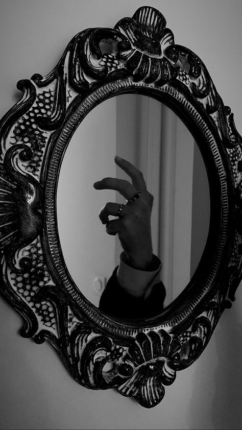 Mirror Black And White Aesthetic, Dark Academia Aesthetic Black And White, Vintage Mirror Aesthetic Dark, Dark Mirror Aesthetic, Mirror Aesthetic Dark, Dark Academia Mirror, A Deadly Education Fanart, White Aesthetic Mirror, Black And White Dark Academia