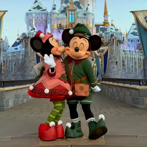 Today, Disneyland and Disney Parks shared a sneak peek on social media of Mickey & Minnie Mouse in their new 2024 holiday outfits. Starting this Friday, November 15, 2024, guests at Disneyland Park can meet Mickey Mouse and Minnie Mouse wearing these new mail carrier costumes inspired by writing heartfelt letters during the holiday season. https://disneymouseketeer.com/sneak-peek-at-mickey-minnie-mouse-in-their-2024-holiday-outfits-at-disneyland/ #disney #disneyland #disneyplus #disneygram ... Minnie Mouse Disneyland, Disneyland Resort Hotel, Mickey Mouse And Minnie Mouse, Disney 50th Anniversary, Disney California Adventure Park, Disney Treasures, Sandlot, Disney Hotels, Mail Carrier