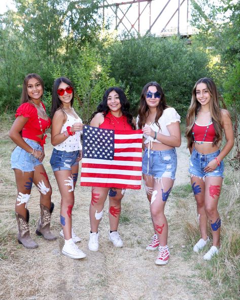 America Day Spirit Week, 4th Of July Accessories, 4th Of July Hair, 4th Of July Photography, Spirit Week Outfits, Week Outfits, Highschool Freshman, Hair Glitter, Summer 2025