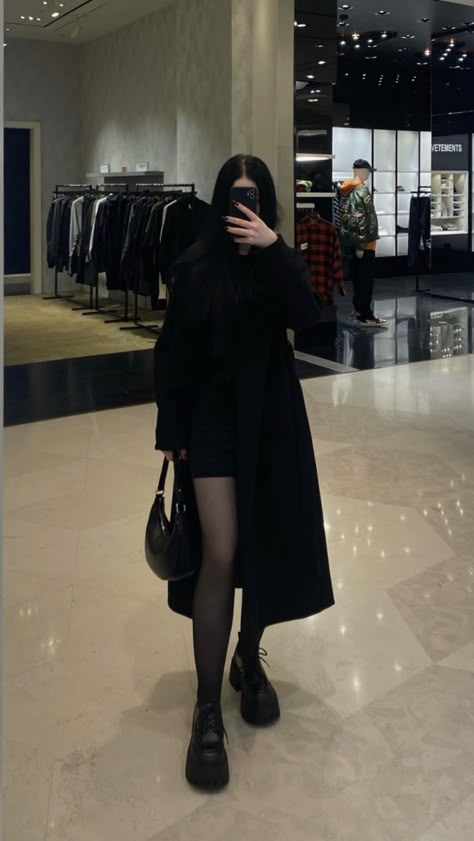 Winter Closet Aesthetic, Asian Goth Aesthetic, Chic Dark Outfits, Black Aesthetic Outfit Girl, All Black Winter Outfits For Women, Oficial Outfit Women, Dark Old Money Aesthetic Outfit, Black Tea Party Outfit, Clean Girl Goth Aesthetic