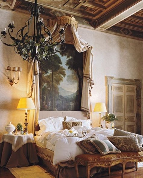 Eye For Design: Decorating Your Bedroom........Boudoir Style Provence Style Interior, Rustic Italian Decor, Opulent Interiors, Italian Decor, Provence Style, Small Hotel, Dreamy Bedrooms, Trendy Bedroom, Dream Rooms