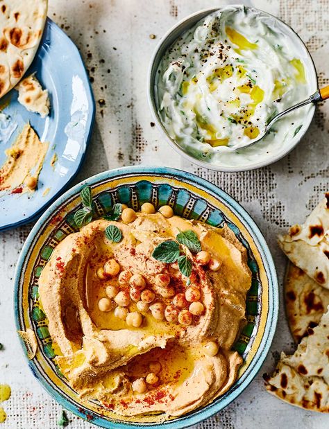 Served alongside warm toasted pitta bread, tzatziki and houmous are the ultimate dip pairing and make for a great hassle-free starter. Homemade Sweet Chili Sauce, Pitta Bread, Tasty Bread Recipe, Zucchini Bread Recipes, Bread Snacks, Homemade Hummus, Bread Appetizers, Easy Bread Recipes, Delicious Bread