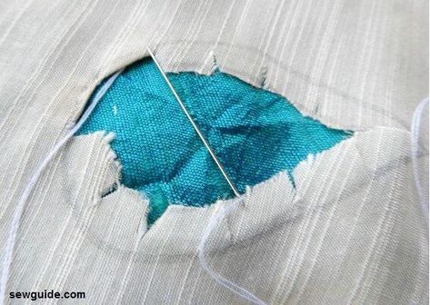 Reverse Applique Quilt, Appliques For Clothes, Applique By Hand, Reverse Applique Designs, Reverse Applique Tutorial, Applique Quilts Tutorial, Hand Sewn Crafts, Applique Fashion, Applique Techniques