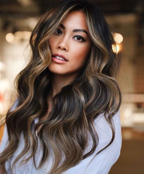 Golden Money Piece and Highlights Money Piece And Highlights, Classy Brunette, Money Piece Hair Ideas, Blonde Money Piece, Money Piece Hair, Dark Black Hair, Long Hair Highlights, Black Hair Balayage, Dark Brunette Hair