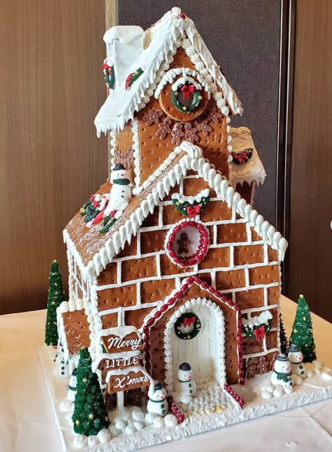 Gingerbread House Siding, Gingerbread Brick House, Gingerbread House Brick, Graham Cracker Gingerbread House Design, Movie Gingerbread House Ideas, North Pole Gingerbread House, Two Story Gingerbread House, How To Make A Gingerbread House, Graham Cracker Gingerbread House Ideas