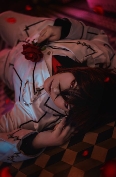 Kaname Kuran cosplay Vampire Knight roses red vampire anime manga shoujo photography dark romance Vampire Knight Cosplay, Vampire Knight Kaname, Vampire Knight Yuki, Red Vampire, Knight Cosplay, Vampire Knight Manga, Yuki Kuran, Kaname Kuran, Vampire Anime