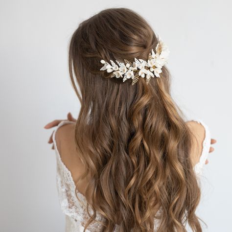 Beach Wedding Hair Ideas Brides, Wedding Hair Light Brown, Light Brown Wedding Hair, Wedding Hair Front And Back, Haïr Style For Bridesmaid, Bridal Hair Brown, Hair Vine Hairstyles, Beach Bride Hair, Romantic Bridal Hair