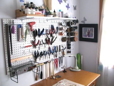 Jewelry Studio Organization, Jewelry Bench, Workspace Studio, Jewellery Studio, Bead Studio, Studio Spaces, Work Space Organization, Studio Organization, Studio Inspiration