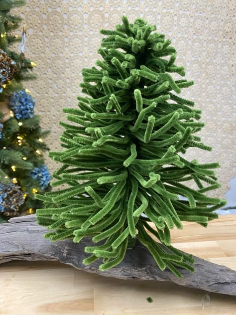 DIY Chenille Pipe Cleaner Tree - The Shabby Tree Pipe Cleaner Trees Diy, Christmas Tree Out Of Pipe Cleaners, Christmas Tree Pipe Cleaner, Pipecleaner Christmas Tree Craft, Pipe Cleaner Xmas Tree, Christmas Crafts Pipe Cleaners, Pipe Cleaner Tree, Pipe Cleaner Christmas Tree, Pipe Cleaner Diarama Tree