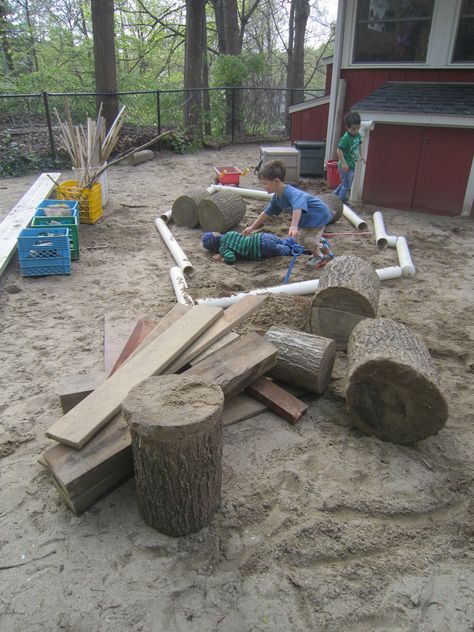 loose parts on the playground Natural Playground Ideas, Natural Play Spaces, Outdoor Play Space, Outdoor Learning Spaces, Outdoor Play Spaces, Playground Ideas, Outdoor Education, Natural Playground, Outdoor Classroom