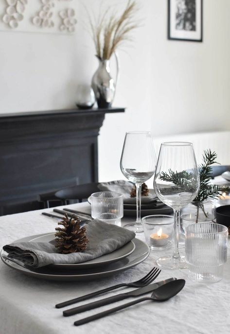 Minimalist Christmas table styling with fir, candles & pine cones | These Four Walls blog Minimalist Christmas Table, Green Christmas Table, Chris Botti, New Years Eve Dinner, Vibeke Design, Minimalist Christmas Decor, Christmas Table Setting, Dining Room Makeover, Hosting Christmas