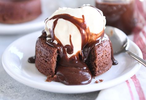 My Favorite Chocolate Molten Lava Cakes Brownie Lava Cake, Mels Kitchen, Lava Cake Recipe, Molten Lava Cake, Molten Chocolate Lava Cake, Resep Brownies, Lava Cake Recipes, Molten Lava Cakes, Molten Chocolate