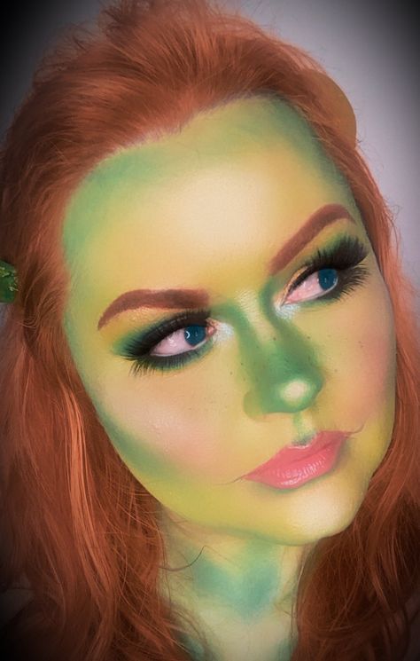 Fiona From Shrek Makeup, Fiona Makeup Shrek, Princess Fiona Makeup, Diy Fiona Costume Shrek, Ogre Makeup, Shrek Makeup Ideas, Green Costume Ideas For Women, Fiona Makeup, Shrek And Fiona Costume